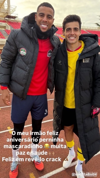 古斯塔沃晒与奇塔迪尼合影并送生日祝福，两人曾助海港夺双冠