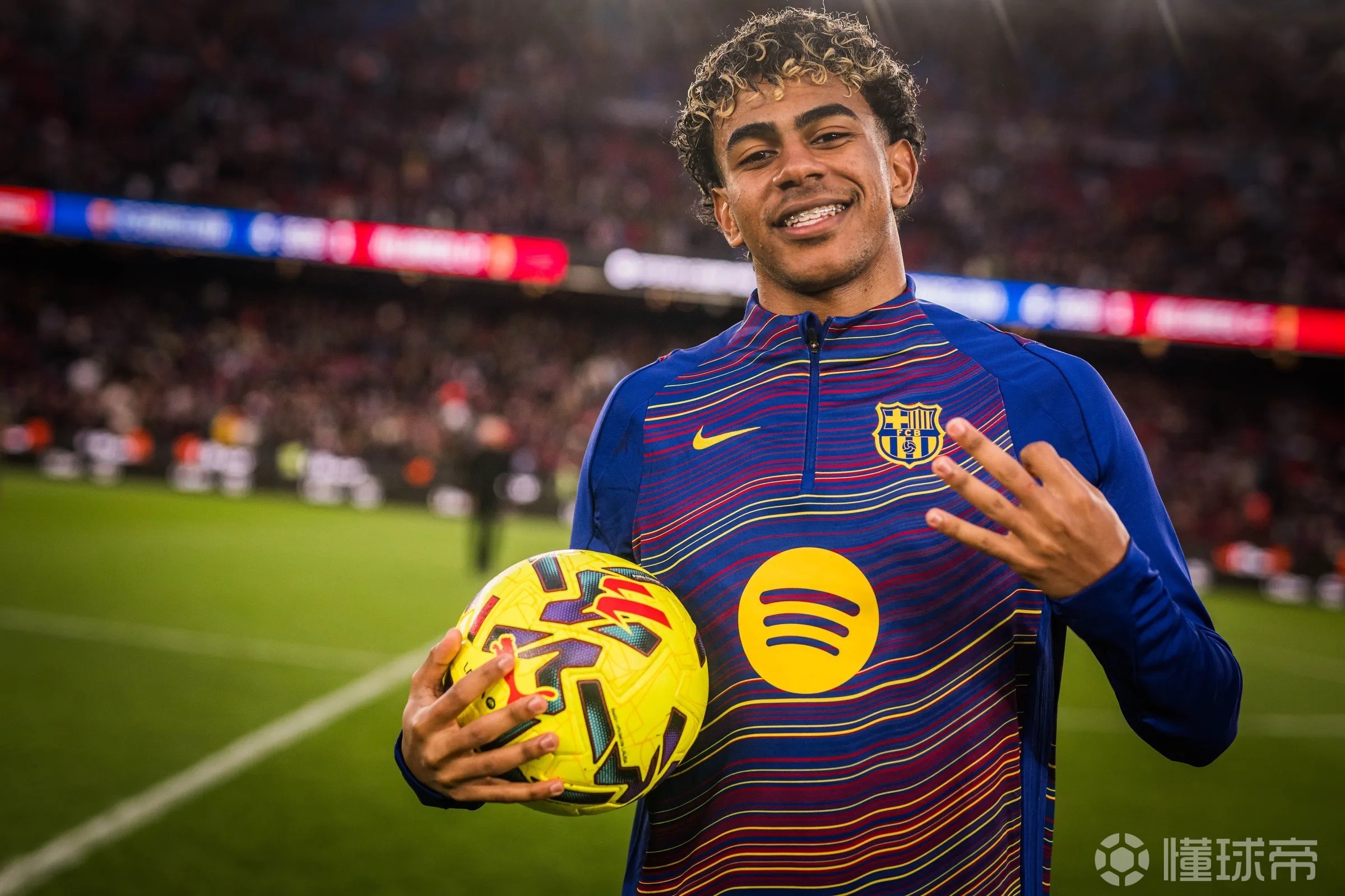 职业生涯首次戴帽，亚马尔赛后带走比赛用球