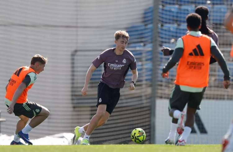 皇马官方晒今日训练动态：赫伊森伤愈回归参与合练