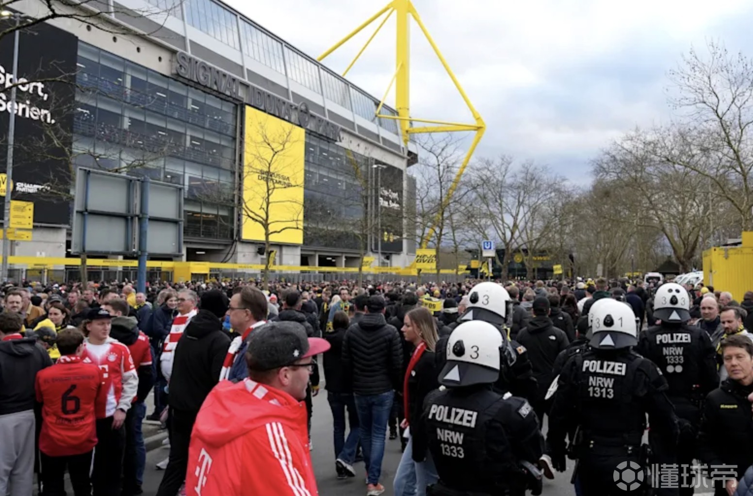 德媒：有29名拜仁球迷试图用非正规门票进场，警方与之起冲突