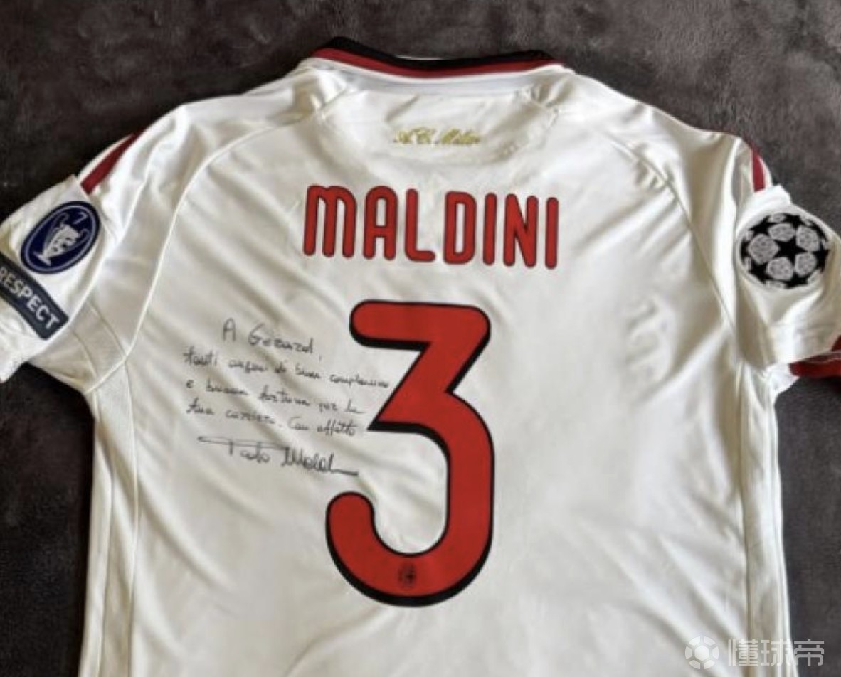 生日礼，赫拉德-马丁在社交媒体上晒出了马尔蒂尼送他的球衣