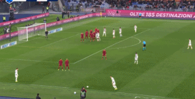 第47分钟，孔塞桑禁区外凌空抽射世界波破门，尤文1-1扳平罗马