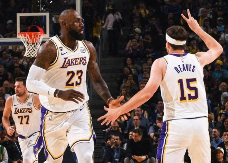 单方面吊打勇士队！三人合砍66分，湖人队轻松大胜