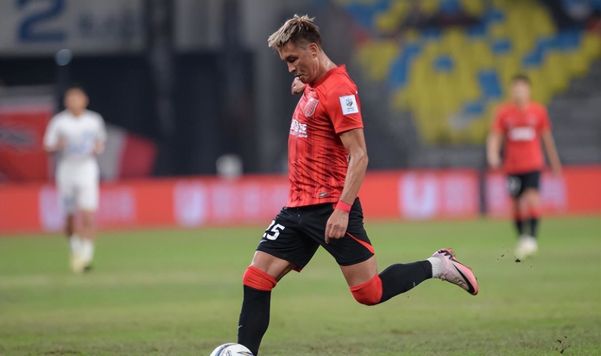 看不懂！蓉城续约35岁买提江却放弃严鼎皓引热议，主要有3点原因