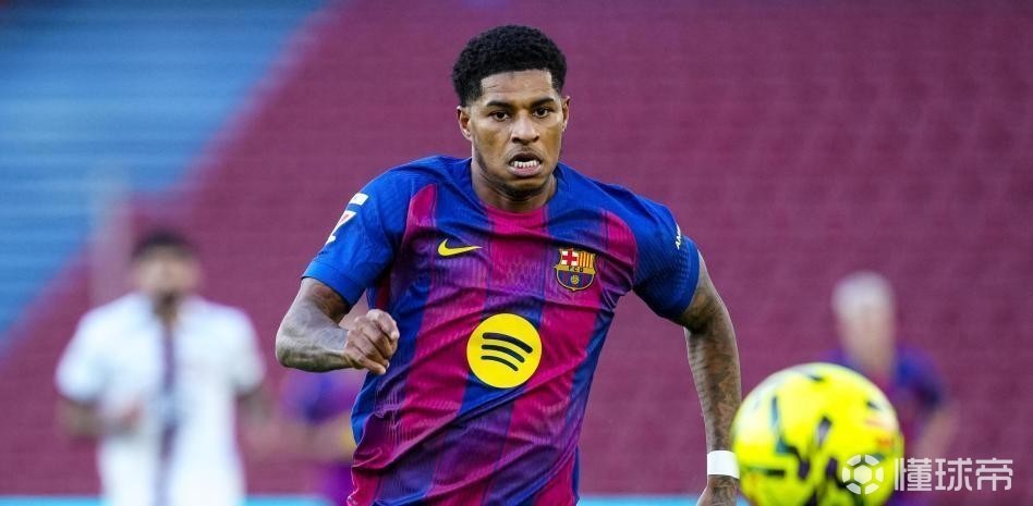 世体：拉什福德合练中未出现问题，但左膝依旧需要佩戴护具