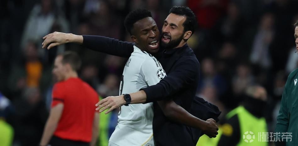 世体：与阿隆索分道扬镳后，维尼修斯迎来与阿韦洛亚的蜜月期