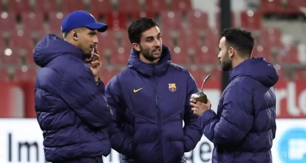 每体：阿劳霍和费兰是巴萨队中最受喜爱的两位球员