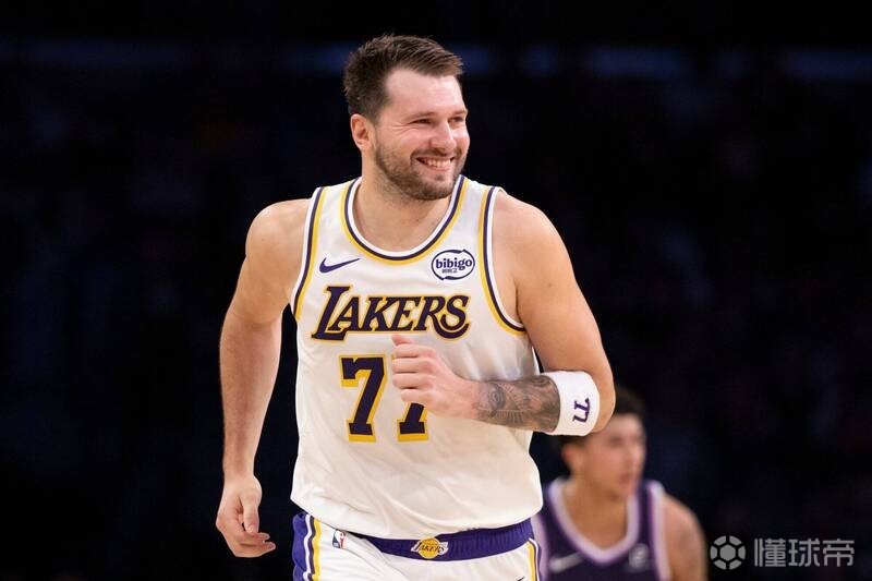 东契奇：滑倒后三分是我故意设计的；外界的杂音我尽量不理会