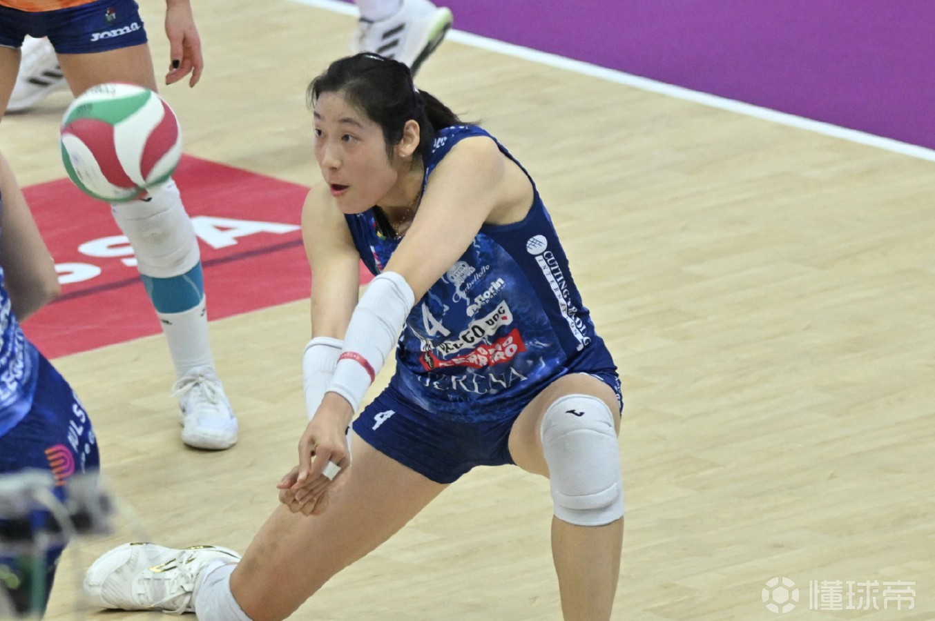 朱婷狂砍20分，意甲女排1/4决赛首回合科内3-1战胜布斯托