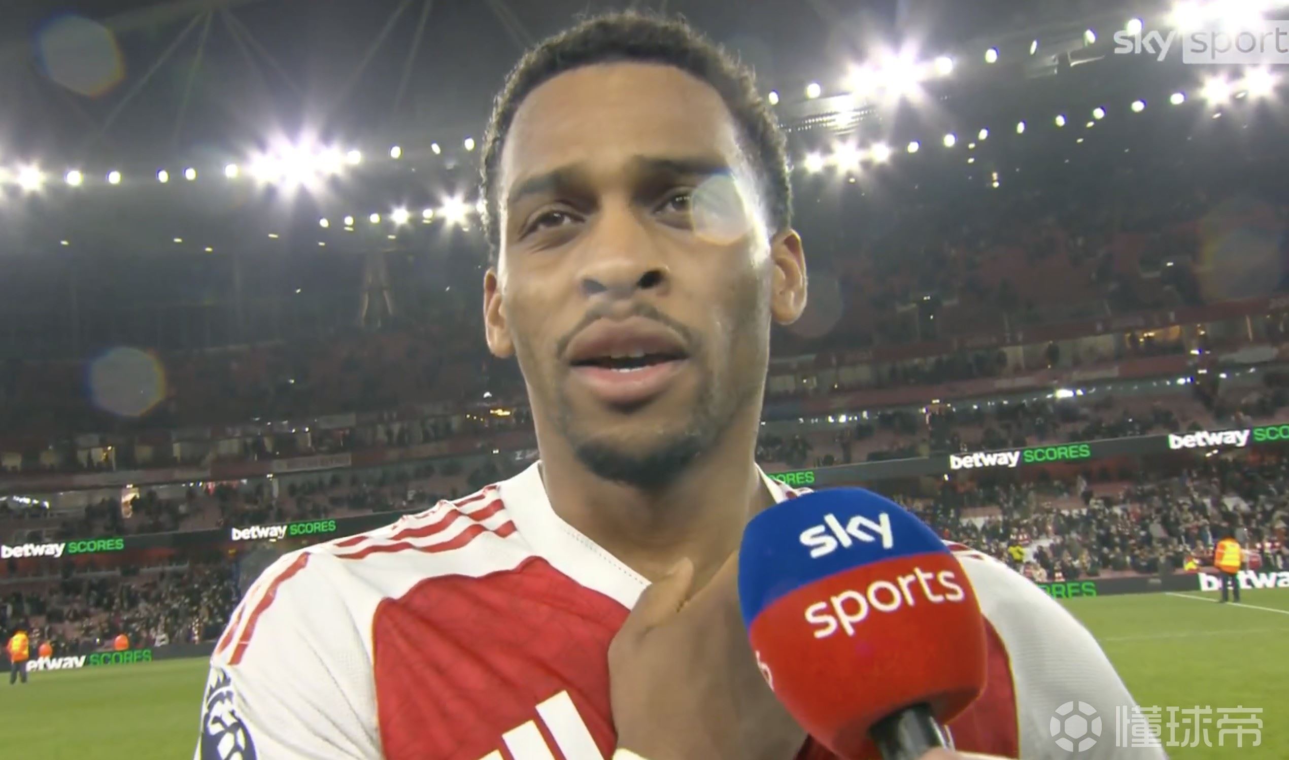 廷贝尔：我们比赛尾声有点放弃控球，能感受到球场的焦虑情绪