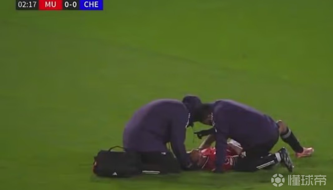 卡里克观战青训比赛，奥比-马丁、U21队长阿尔乔弗里先后受伤