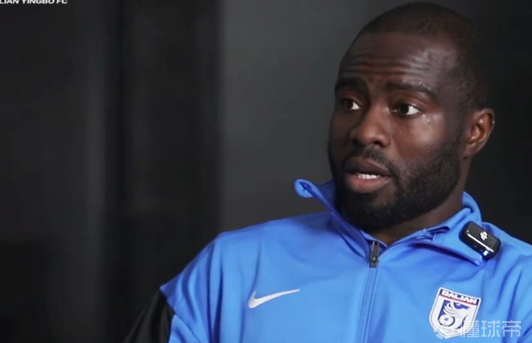 阿奇姆彭：大连球迷热情接机让我很感动，希望用表现回报球迷