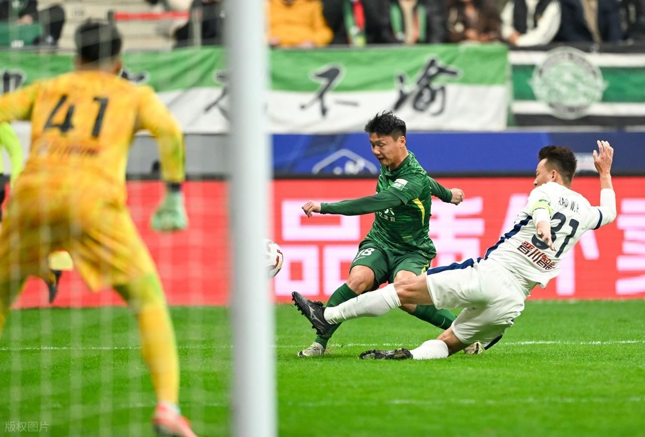 26岁国足锋霸放狠话？赛季目标进3球！上赛季只进了2球，引发热议