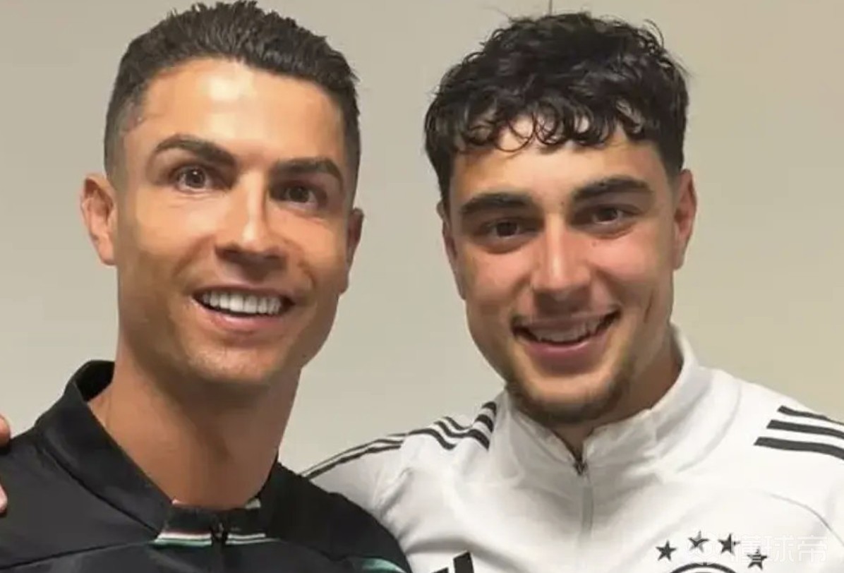 泡芙：我的偶像一直是C罗；最理想的规划是在拜仁效力一辈子