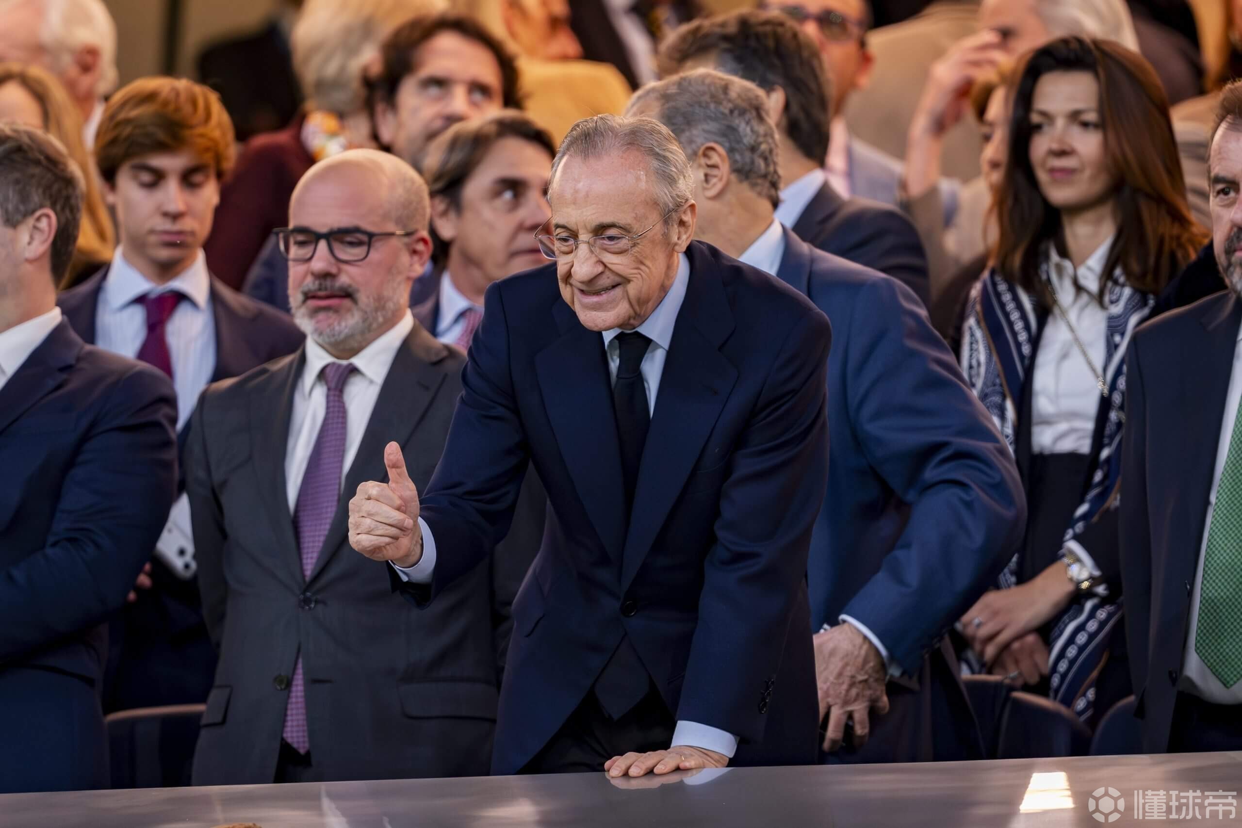 TA：老佛爷做事雷厉风行，皇马员工刷手机新闻才得知阿隆索下课