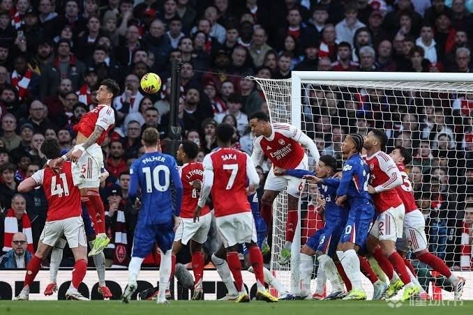 阿森纳本赛季英超20次率先进球，有13球来自定位球或点球