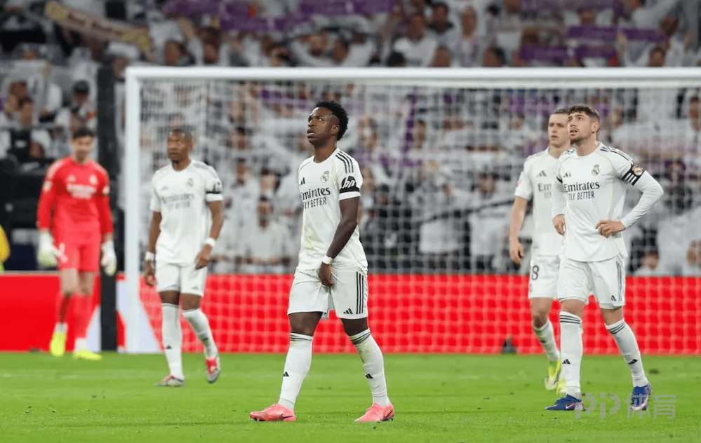 记者：皇马更衣室在失利后情绪低落 称只剩欧冠可争