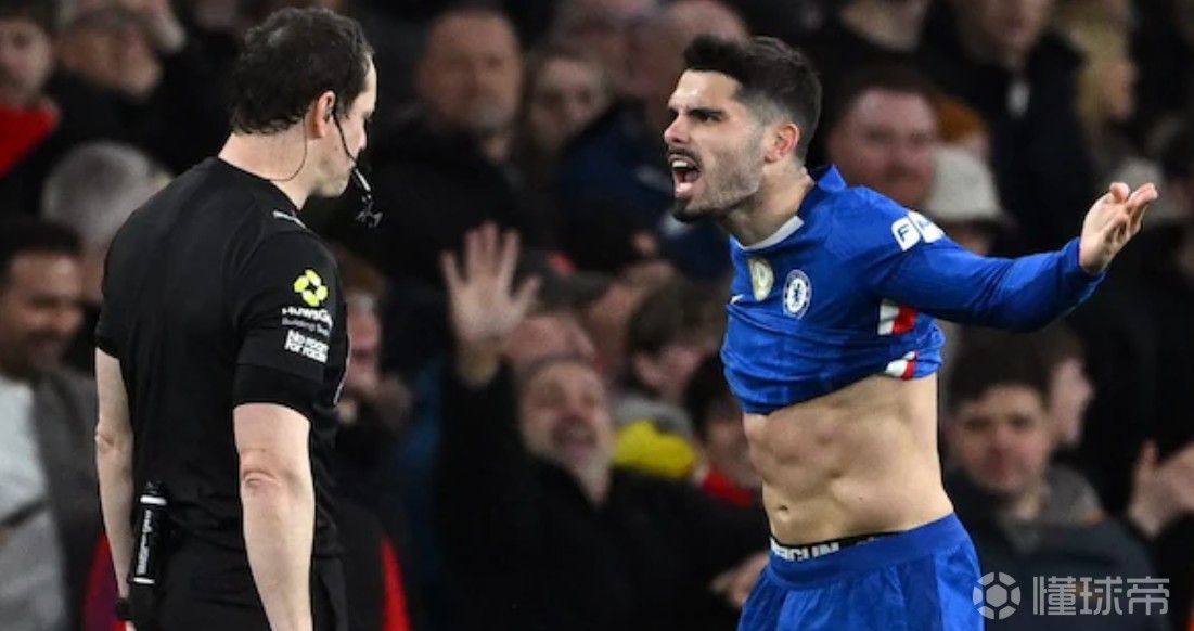本赛季切尔西被红牌罚下9人，差2人就可以组成一套首发阵容
