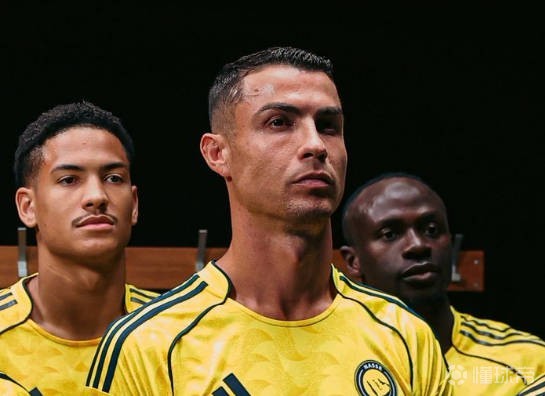 阿斯：虽然C罗的私人飞机抵达马德里，但球员本人仍留在沙特