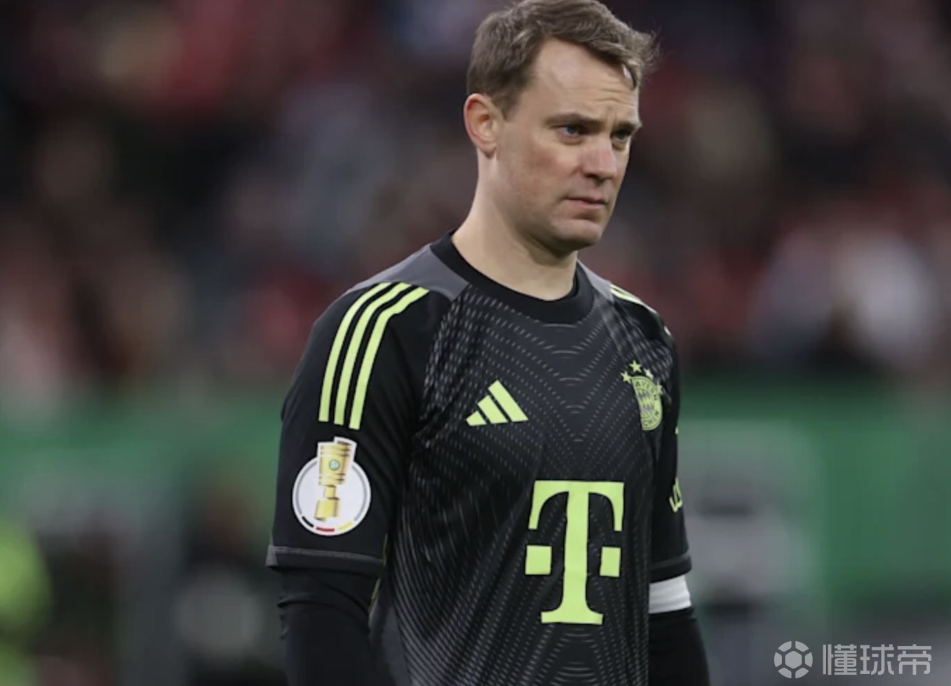 图片报：诺伊尔在封闭区域内与球队合练，并参加了对抗训练