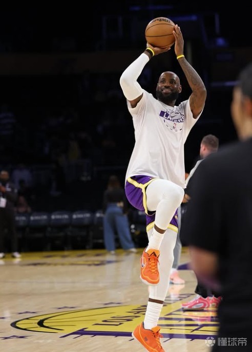 詹姆斯晒赛场照:我只是一个孩子在享受他的游乐场,黑子们