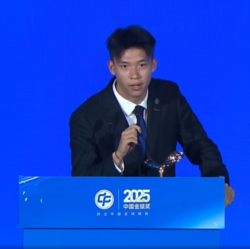 两年连获U17+U21金童奖！王钰栋：冲击金球奖，或成第一人