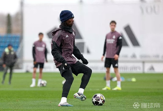 记者：姆巴佩明天归队但不会参加合练，卡雷拉斯出战曼城存疑