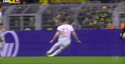  半场：多特1-0奥格斯堡，阿德耶米破门+中门框，达门神扑