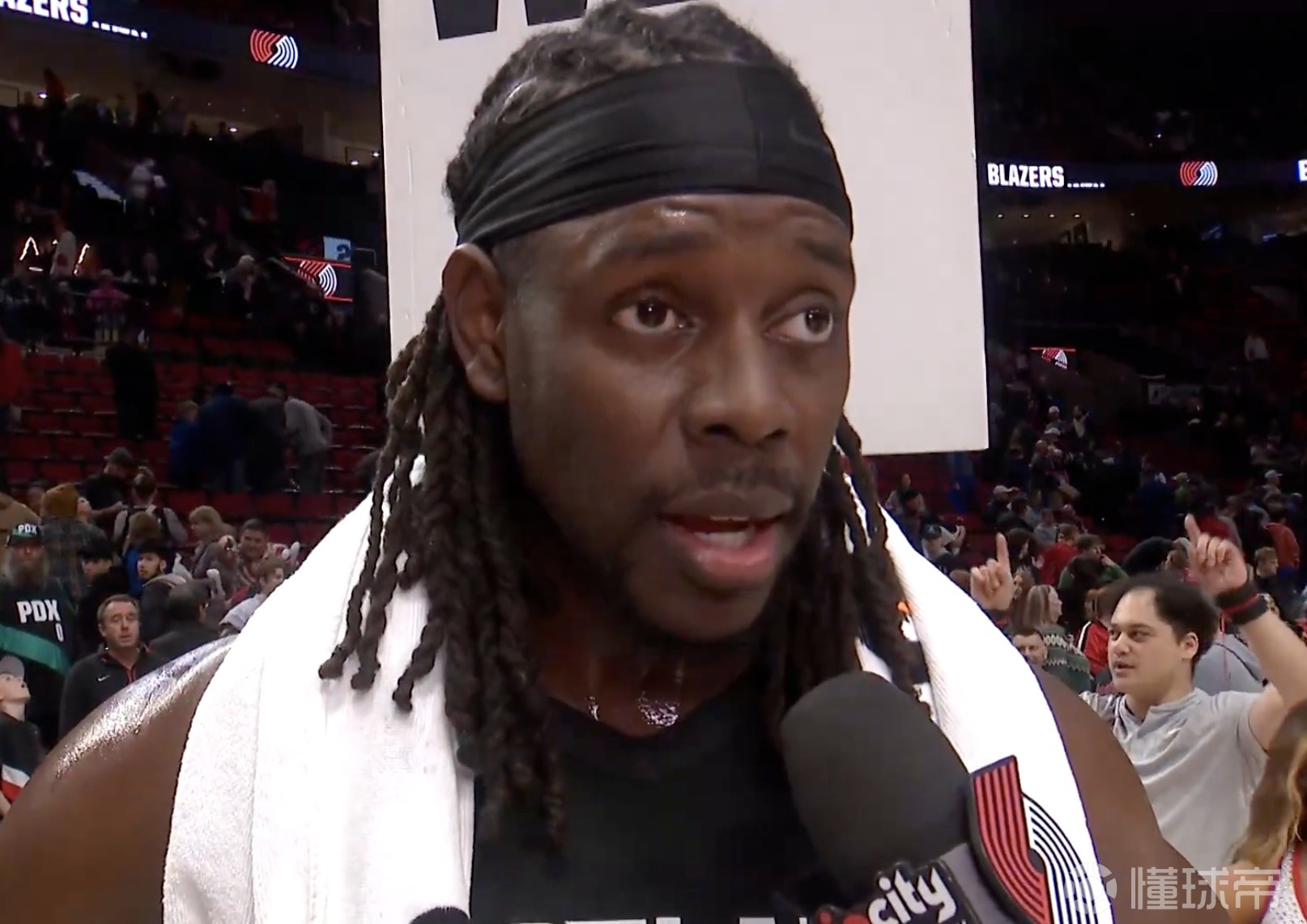  霍勒迪：亨德森的发挥令人鼓舞，连续客场我们时刻准备着