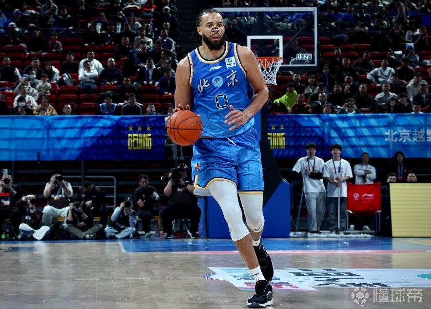  翻江倒海，麦基9中8得到19分7板2助，末节连送暴扣独得10分