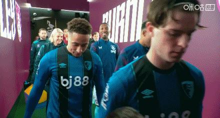  半场：伯恩利0-0伯恩茅斯，埃万尼尔松失良机