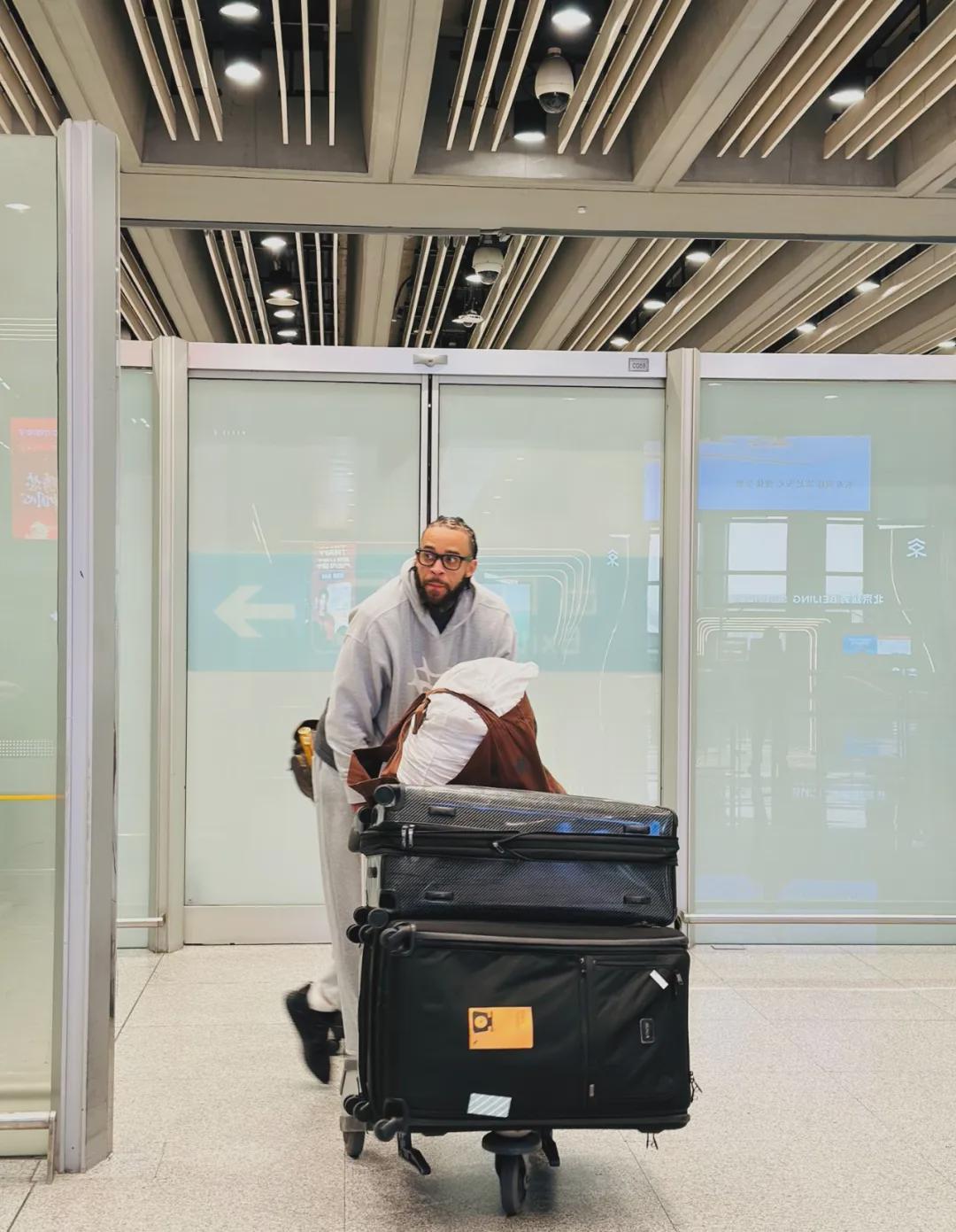  33分狂胜！麦基CBA首秀！NBA冠军中锋来了