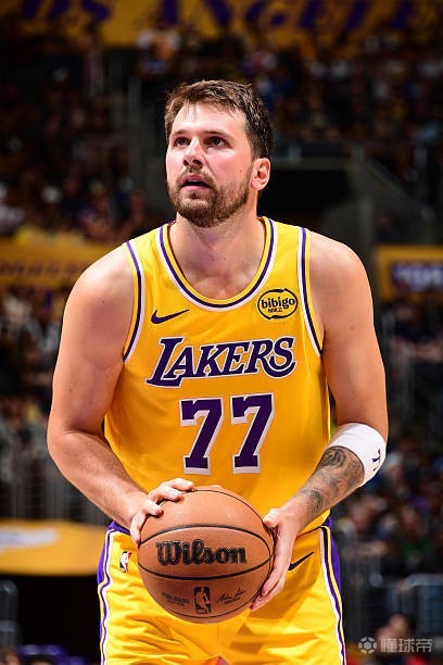  东契奇生涯至今单场50+8胜0负，詹姆斯12胜2负&乔丹23胜8负