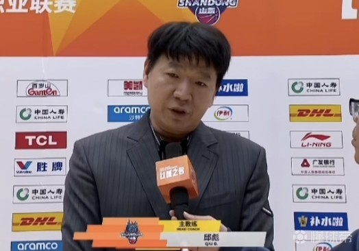  邱彪：今晚的比赛是一场防守大战，外援克里斯的表现非常好