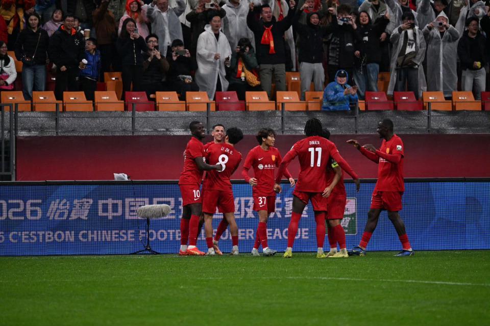  重庆铜梁龙队史中超首胜！2战不败4分暂居榜首，主场3战铁人全胜