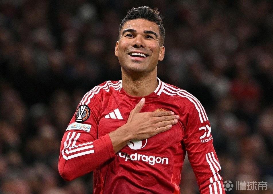 记者：卡塞米罗将在赛季后离开曼联，他已被推荐给米兰和尤文