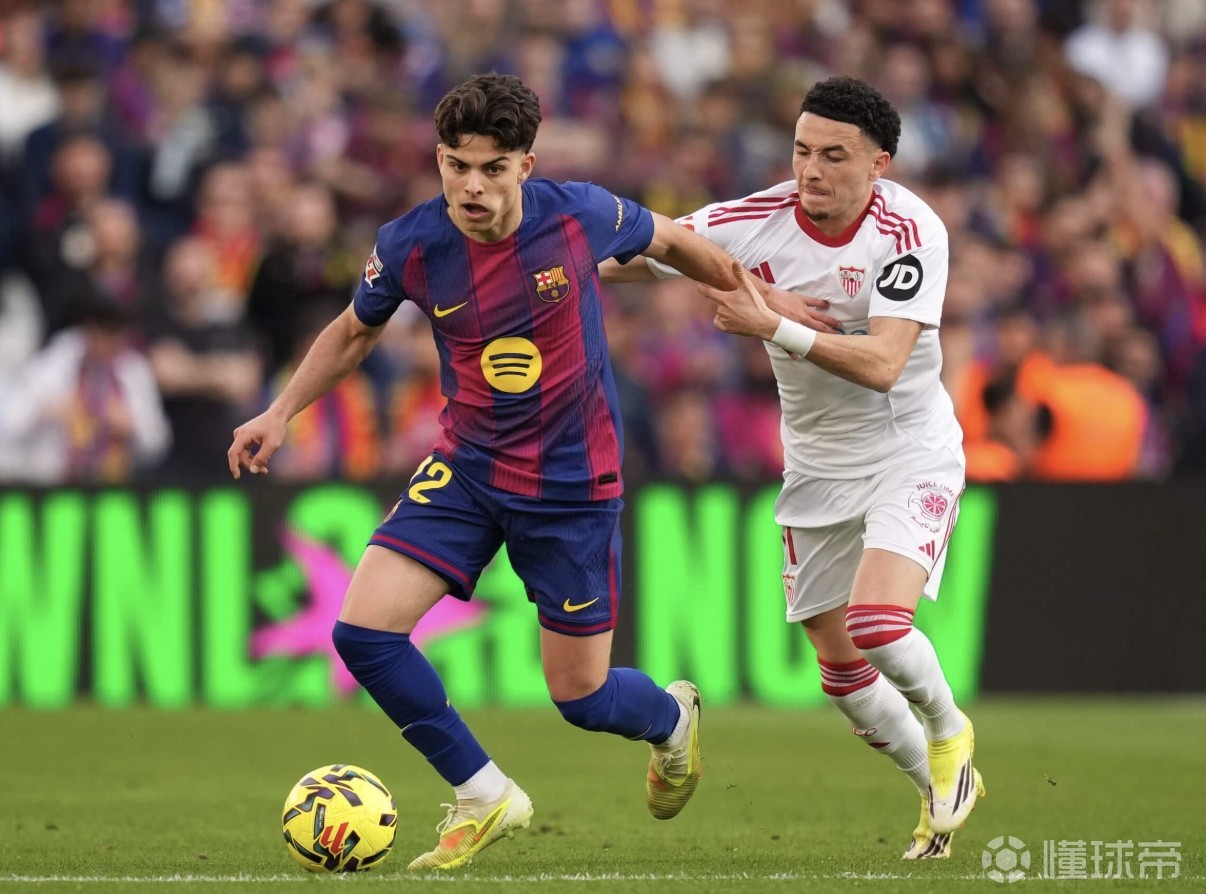 TA：巴萨小将埃斯帕特最初踢中场，因右后卫缺人才换了位置