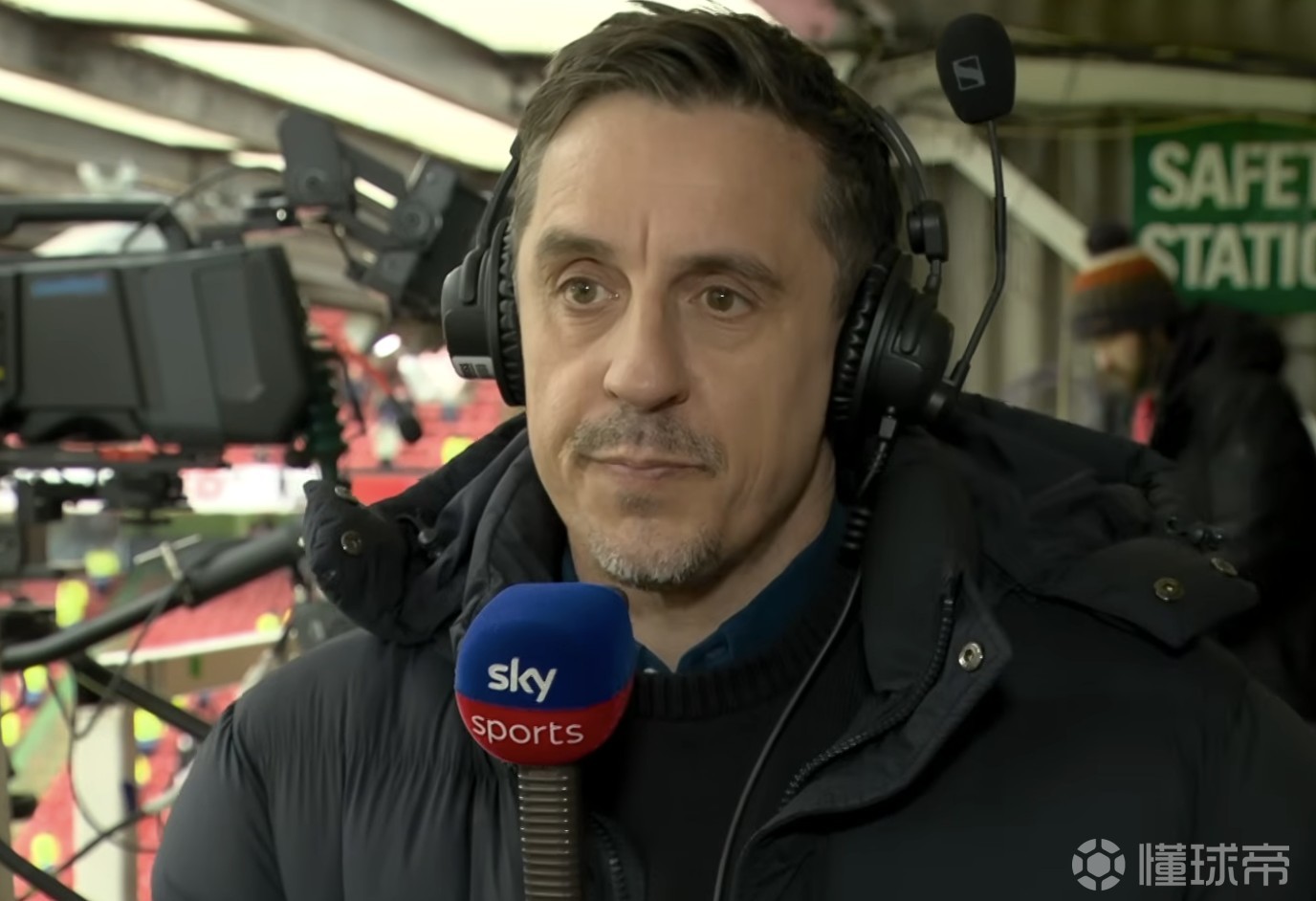 内维尔:曼联需要一个类似卡里克的中场;B费下半场表现极佳