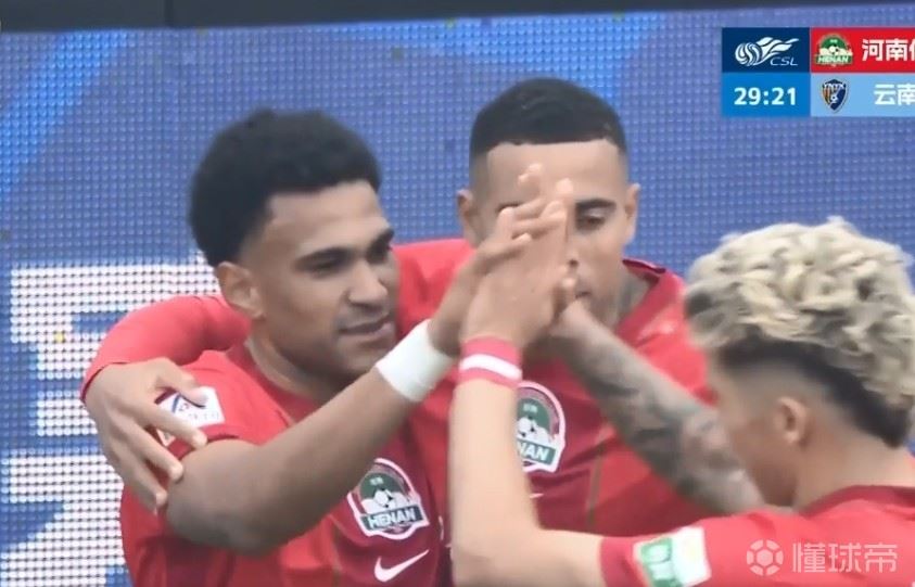 姆布拉：进球得益于纳萨里奥的出色跑位；在中超持球空间更多