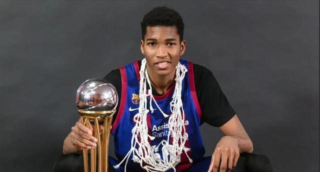 穆罕默德-达博内：2.10米的巴萨新星 文班亚马和字母哥的合体