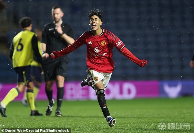 记者：曼联开始计划带JJ-加布里埃尔踢季前赛，可能下赛季首秀