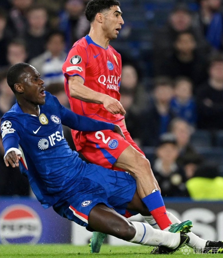 记者：切尔西还在等待查洛巴的扫描结果，以此确定伤势程度