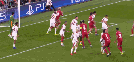 第25分钟，麦卡开出战术角球，索博斯洛伊破门，利物浦1-0扳平总比分！