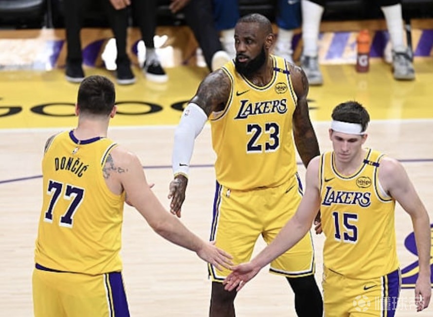 Shams：詹姆斯逐渐转变场上角色，湖人三人组开始建立化学反应