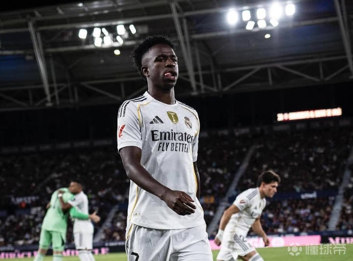 马卡：维尼修斯现在在队内更加成熟，会主动帮助青训球员