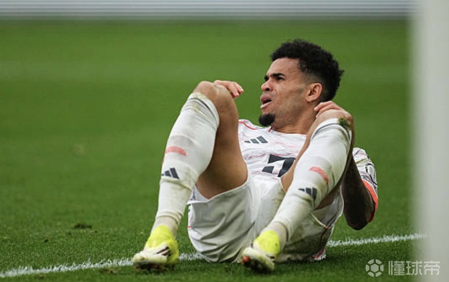 斯塔尼希奇：迪亚斯碰到对方了，两黄变一红对他而言有些苛刻