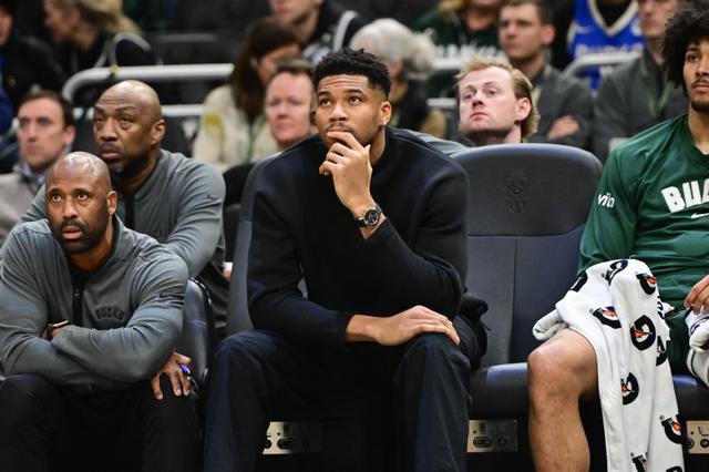 雄鹿希望赛季报销字母哥坚持要打 双方的“不干不脆”何时结束？