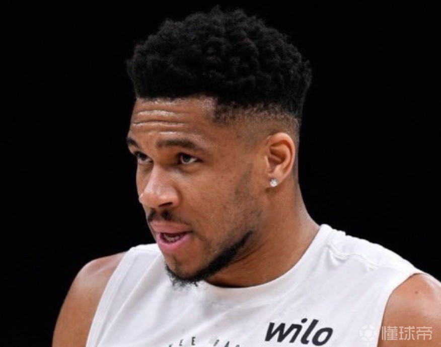 Shams：雄鹿希望字母哥放弃本赛季好好养伤，但遭到球员拒绝